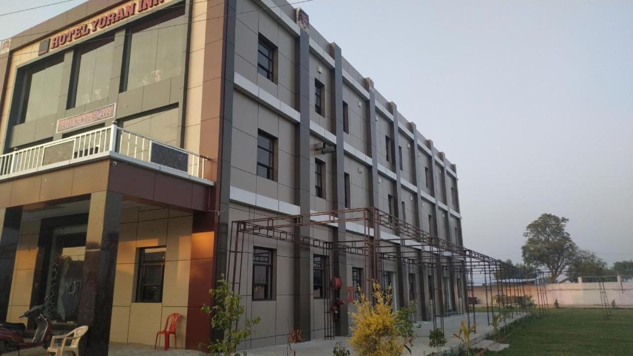 Hotel Yoran Inn & Restaurant By Wb Inn Sadabad Exteriör bild